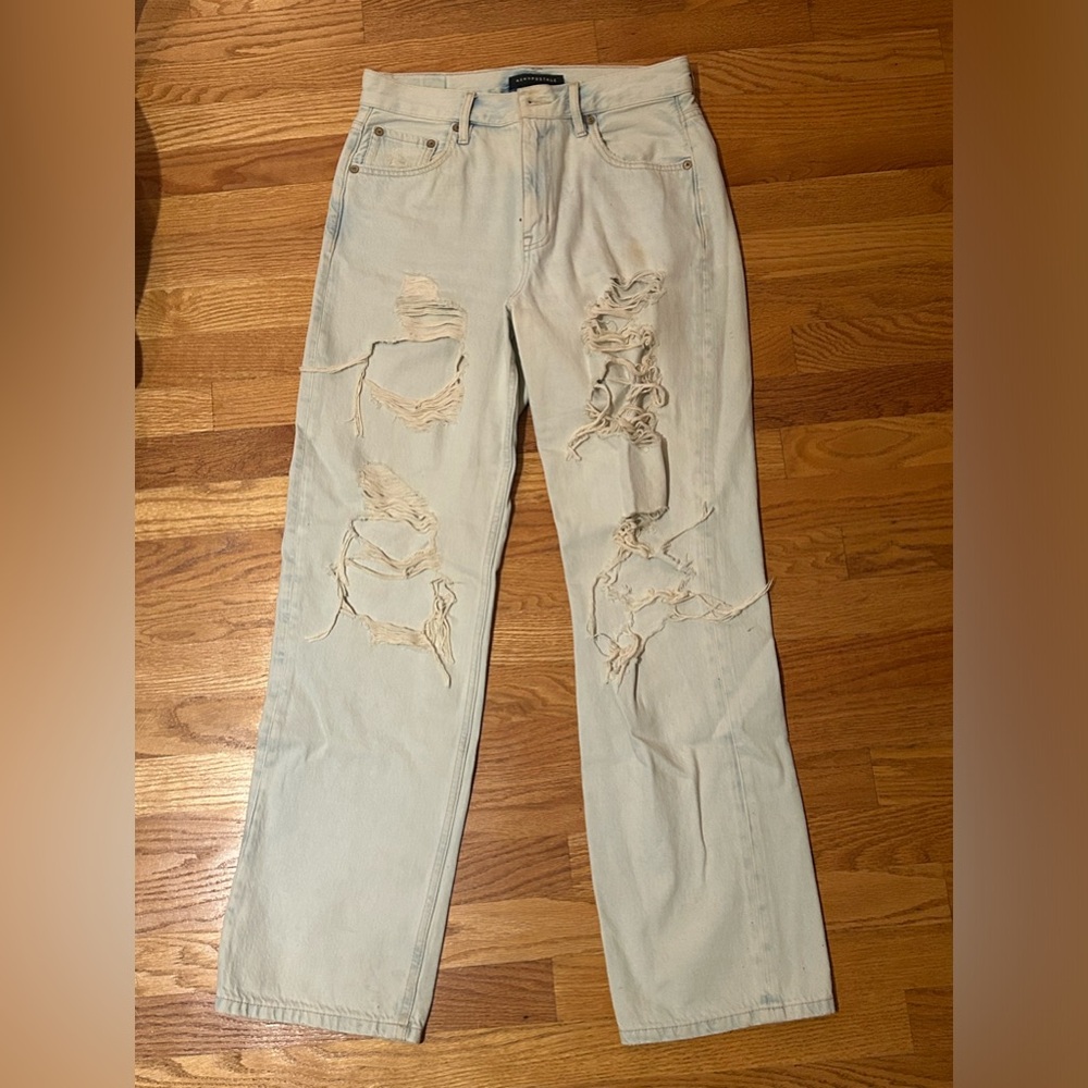 High waisted ripped jeans